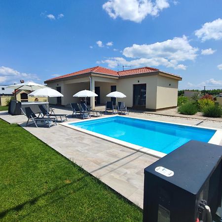 Villa Mattina, With Heated Pool And Jacuzzi Privlaka  Esterno foto