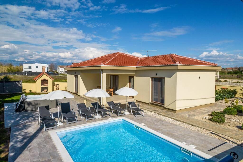 Villa Mattina, With Heated Pool And Jacuzzi Privlaka  Esterno foto