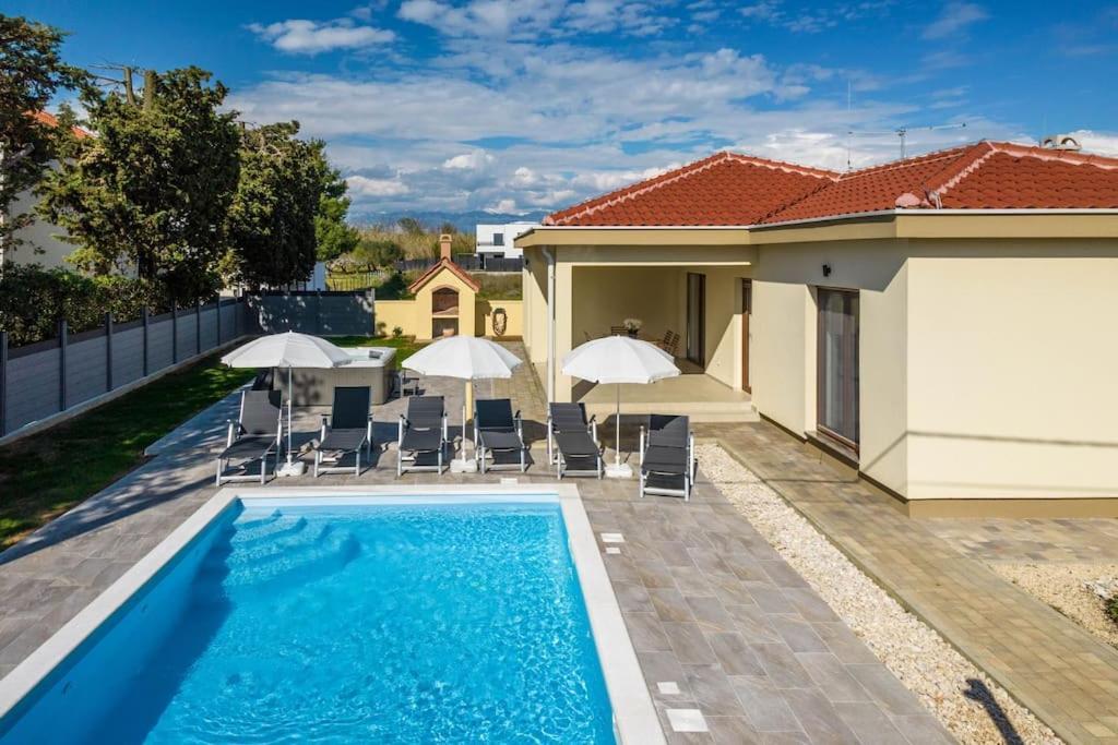 Villa Mattina, With Heated Pool And Jacuzzi Privlaka  Esterno foto