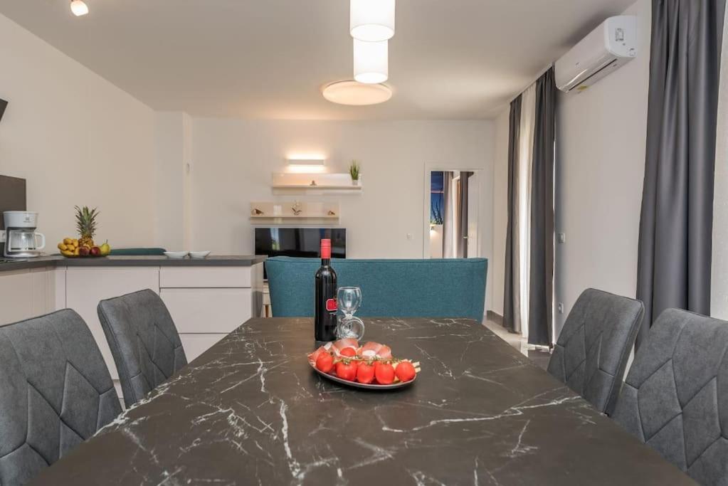 Villa Mattina, With Heated Pool And Jacuzzi Privlaka  Esterno foto