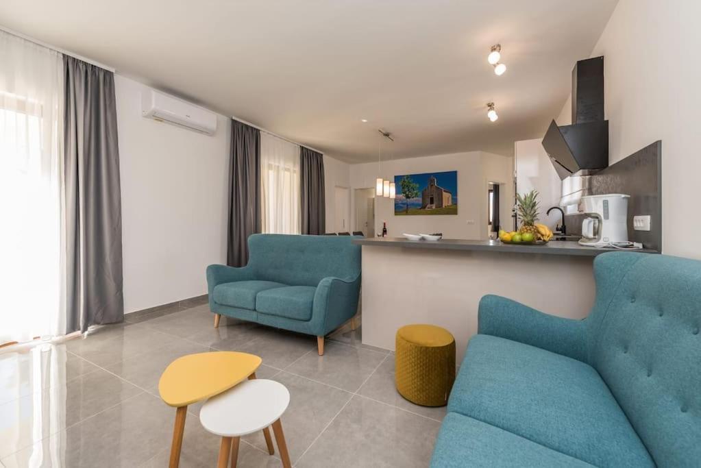 Villa Mattina, With Heated Pool And Jacuzzi Privlaka  Esterno foto