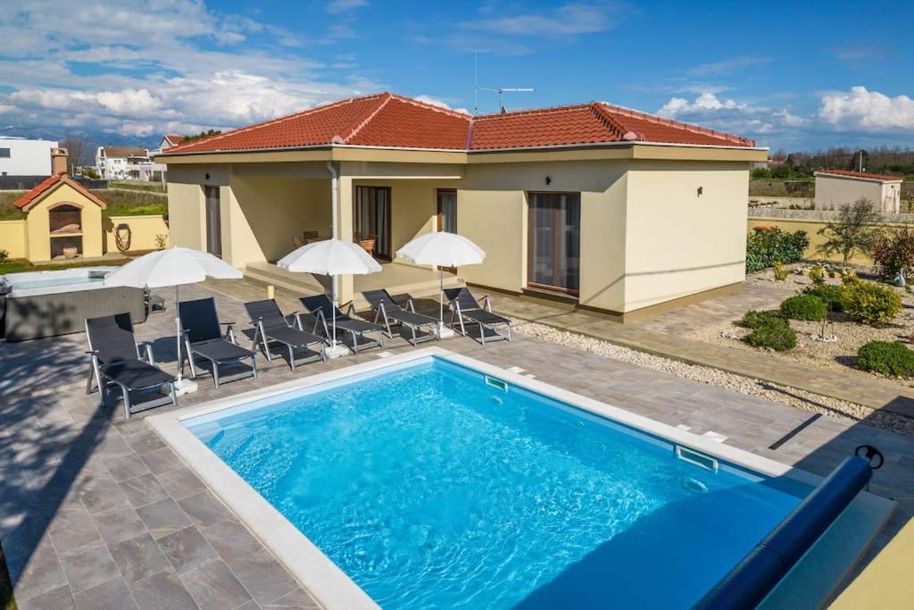 Villa Mattina, With Heated Pool And Jacuzzi Privlaka  Esterno foto