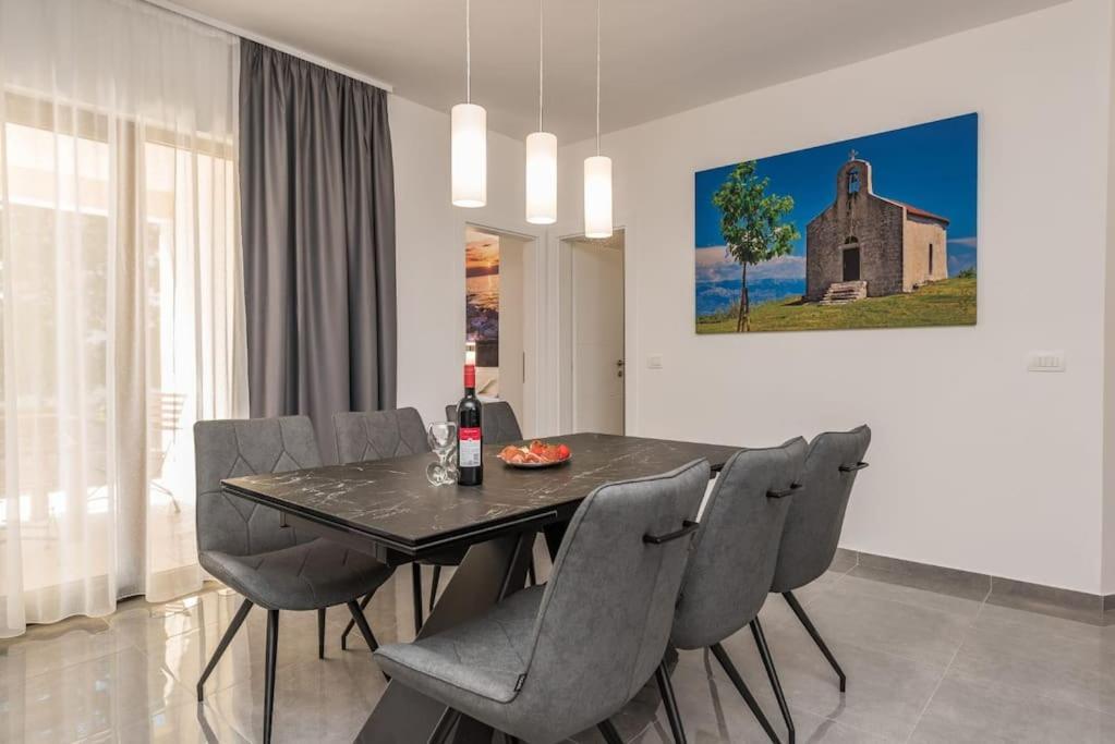 Villa Mattina, With Heated Pool And Jacuzzi Privlaka  Esterno foto